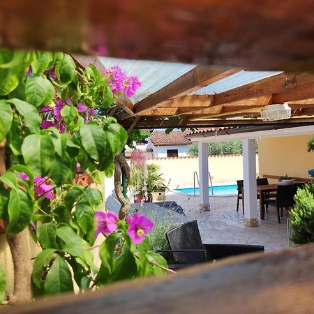 Holiday Home "Mala Kuca " With Heated Pool Pola Esterno foto