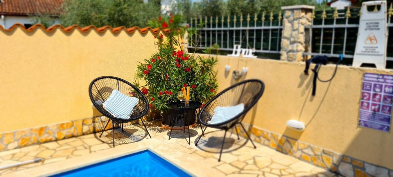 Holiday Home "Mala Kuca " With Heated Pool Pola Esterno foto