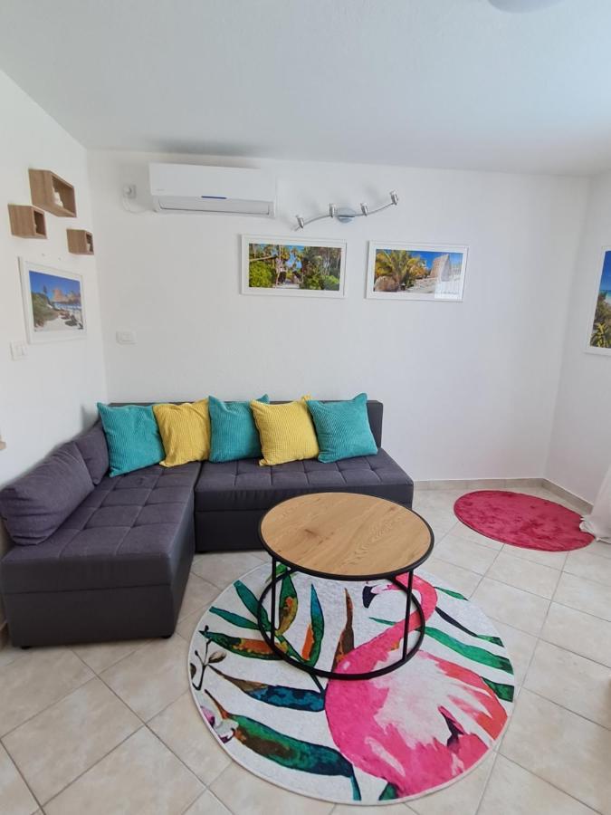 Holiday Home "Mala Kuca " With Heated Pool Pola Esterno foto