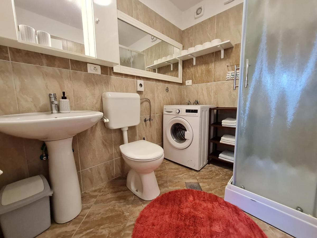 Holiday Home "Mala Kuca " With Heated Pool Pola Esterno foto