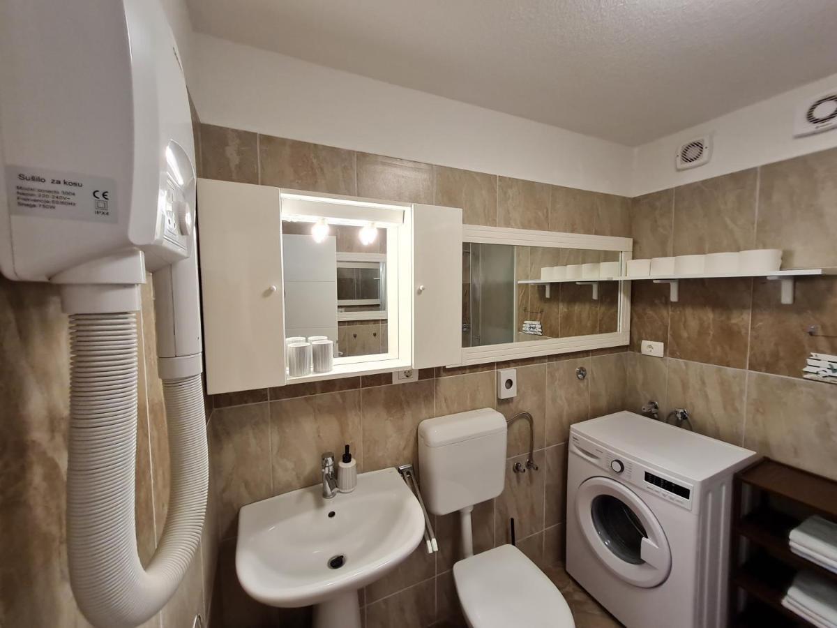 Holiday Home "Mala Kuca " With Heated Pool Pola Esterno foto