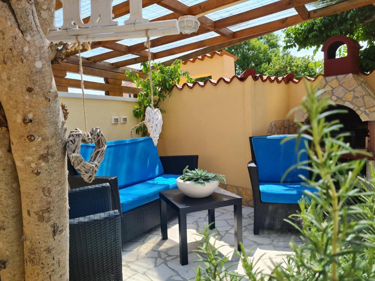 Holiday Home "Mala Kuca " With Heated Pool Pola Esterno foto
